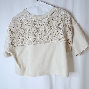 NWT Women's cream Short Sleeve Tee w crochet back sz M